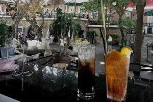 White House Coffee - Nguyễn Hữu Tiến