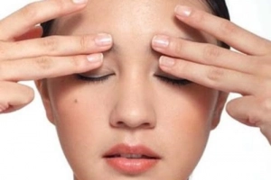 ​​15 lý do khiến mí mắt chảy xệ