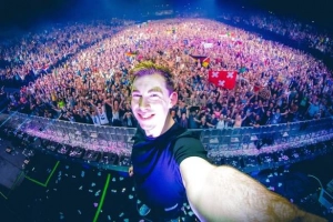 &#8216;Đối thủ&#8217; của Hardwell &#8216;gây sốt&#8217; với 10 nghìn người tại Hà Nội