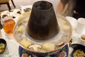&#8216;Lẩu nước lã&#8217; - món ăn nhạt nhẽo nhưng hút khách ở Bắc Kinh