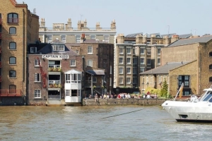 ‘Bến treo cổ’ bên bờ sông Thames