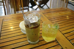‘Chợ đồ cổ’ trong quán cà phê trung tâm Sài Gòn