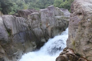 ​Săn tôm càng ở những dòng thác bạc