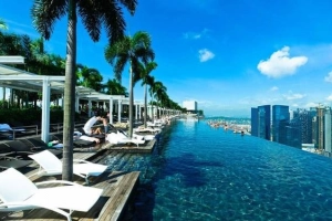 10 khách sạn có bể bơi sân thượng đẹp nhất