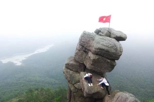 10 mỏm đá &#8216;chỉ nhìn cũng tim đập chân run&#8217; ở Việt Nam