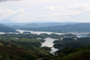 47 hoang đảo &#8216;Hạ Long của Tây Nguyên&#8217;