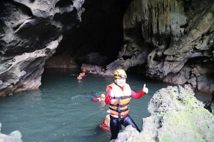 48 giờ băng rừng, lội suối chinh phục hang Tú Làn