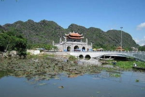 5 điểm đến du lịch tâm linh nổi tiếng của Ninh Bình