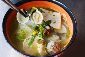 5 món ăn ngon ở chợ hoa lớn nhất Sài Gòn