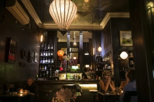 6 quán bar thu hút đông khách Tây ở Hà Nội
