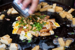 9 món ăn vặt hấp dẫn khách Tây ở Sài Gòn