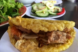 Ăn bánh khoái Thượng Tứ xứ Huế