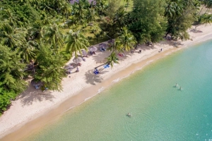 Ăn chơi gì ở bãi Ông Lang, bãi biển được khách Tây check-in nhiều nhất?