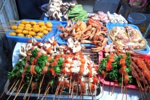 Ăn rau quả nướng ở Sa Pa