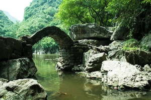 Ao Dong - hang Luồn sơn thủy hữu tình