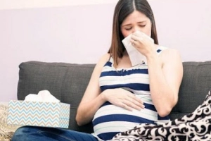 Bà bầu bị cảm cúm những tháng đầu thai kỳ phải làm sao?