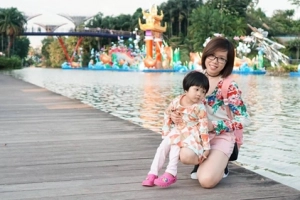 Bà mẹ trẻ đưa con 3 tuổi đi du lịch Singapore nhàn tênh