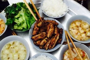 Bạch Mai, con phố &#8220;thiên đường&#8221; cho hội thích quà chiều, mê ăn đêm Hà Nội