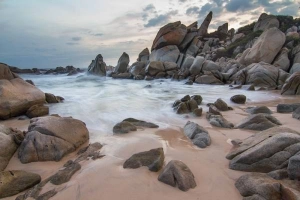 Bãi đá Nhảy Quảng Bình - ngổn ngang và kì thú
