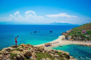 Bãi tắm đôi duy nhất Việt Nam ở đảo Yến