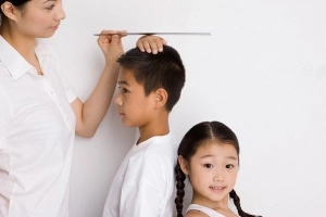 Bạn có thể dự đoán chiều cao của trẻ khi trưởng thành?