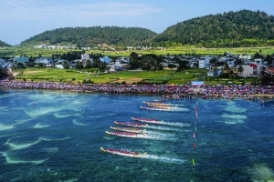 Bắn pháo hoa và đua thuyền mừng kỷ niệm 30 năm thành lập đảo Lý Sơn