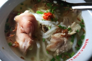 Bánh canh bột lọc giò heo nổi tiếng nhất Bà Rịa
