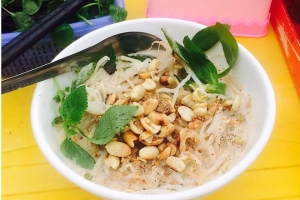 Bánh đúc nộm - món quà chiều thanh mát, lạ miệng cho mùa hè Hà Nội