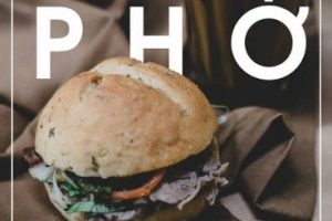 Bánh mì phở - món ăn nhanh độc lạ ở Sài Gòn