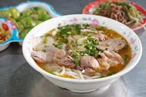 Báo nước ngoài gợi ý 10 quán bún bò Huế ngon