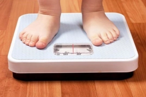 Bé 16 tháng nặng 9kg, có phải suy dinh dưỡng?