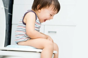 Bé bị táo bón nên uống thuốc gì?
