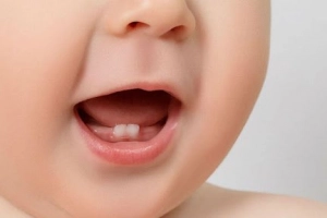 Bé mọc răng bỏ ăn bao lâu?