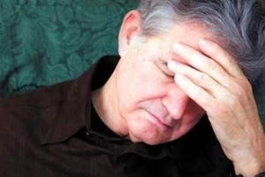 Bệnh đau đầu ở người già: Cảnh giác thiếu máu não