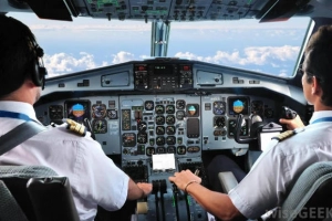 Bí ẩn nguyên nhân phi công không được nói chuyện trên máy bay