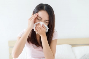 Bị đau sau hỉ mũi ra nước màu vàng