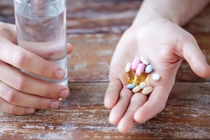 Bị rối loạn nội tiết tố nữ uống thuốc gì?