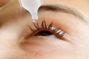 Bị viêm kết mạc nhỏ thuốc gì?