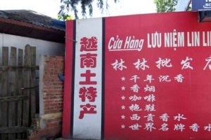 Biển hiệu ngập tràn chữ Trung Quốc ở Hạ Long