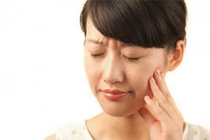 Biện pháp khắc phục tại nhà khi bị áp xe răng