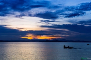 Bình minh tuyệt đẹp ở làng chài trên sông Đồng Nai