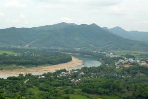 Bình yên dưới đỉnh Cà Tang