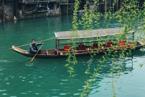 Bộ ảnh này sẽ khiến bạn quyết tâm ghé thăm Phượng hoàng cổ trấn một lần