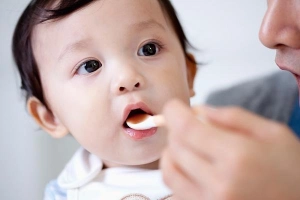Bổ sung vitamin cho bé theo tháng tuổi