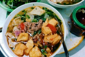 Bún riêu và cháo ếch chuẩn vị Singapore trên phố Lý Thường Kiệt