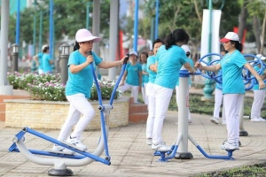 Các bài tập ngoài trời an toàn cho người cao tuổi