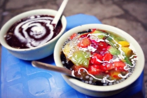 Các món chè nước ngoài lạ miệng ở Hà Nội