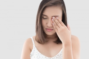 Các nguyên nhân khiến mắt khô rát
