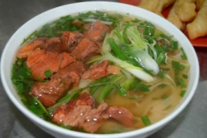 Các quán phở sốt vang cho mùa đông se lạnh ở Hà Nội