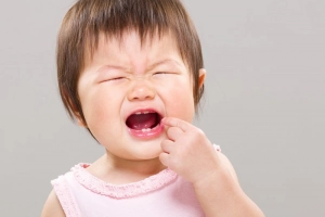 Cách chăm sóc trẻ mọc răng, biếng ăn